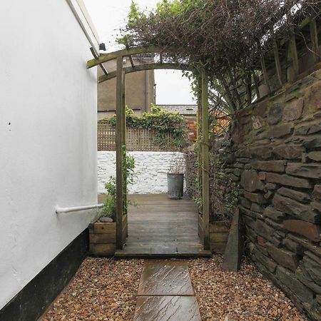 Spacious 4 Bedroom House- Walking Distance To City Centre & Great Backyard Cardiff Exterior foto