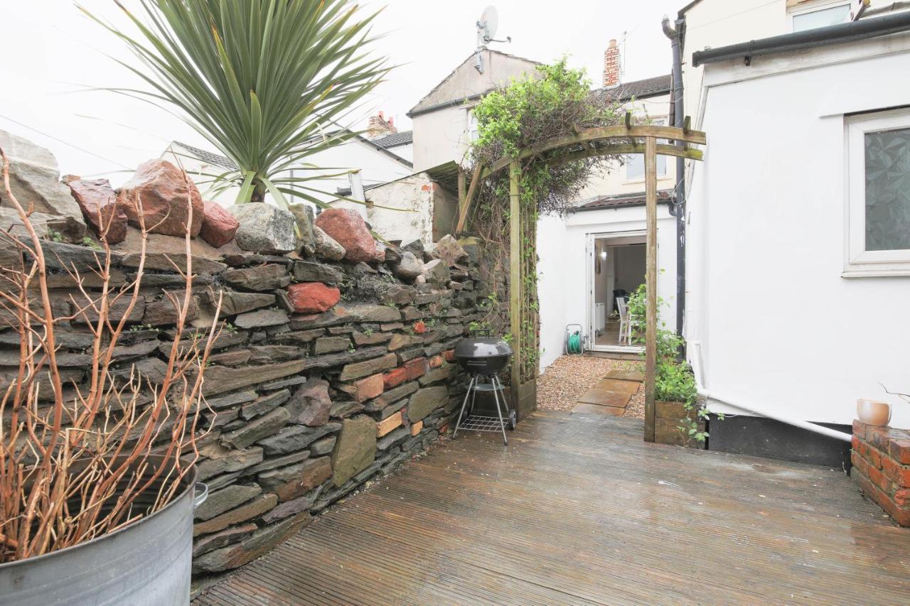 Spacious 4 Bedroom House- Walking Distance To City Centre & Great Backyard Cardiff Exterior foto