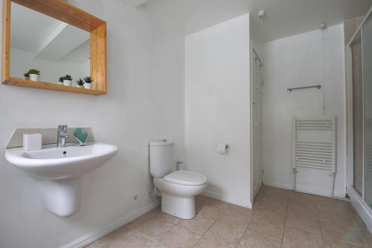 Spacious 4 Bedroom House- Walking Distance To City Centre & Great Backyard Cardiff Exterior foto