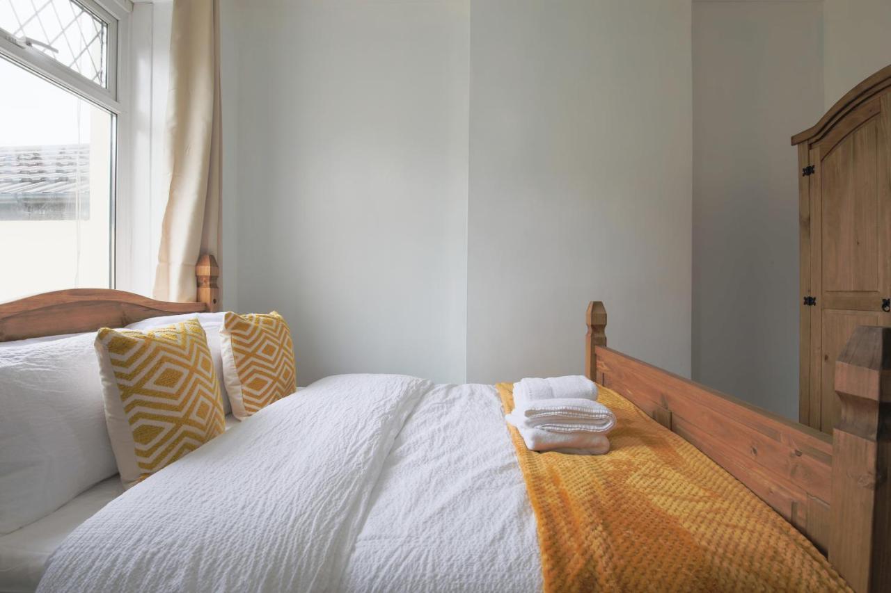 Spacious 4 Bedroom House- Walking Distance To City Centre & Great Backyard Cardiff Exterior foto