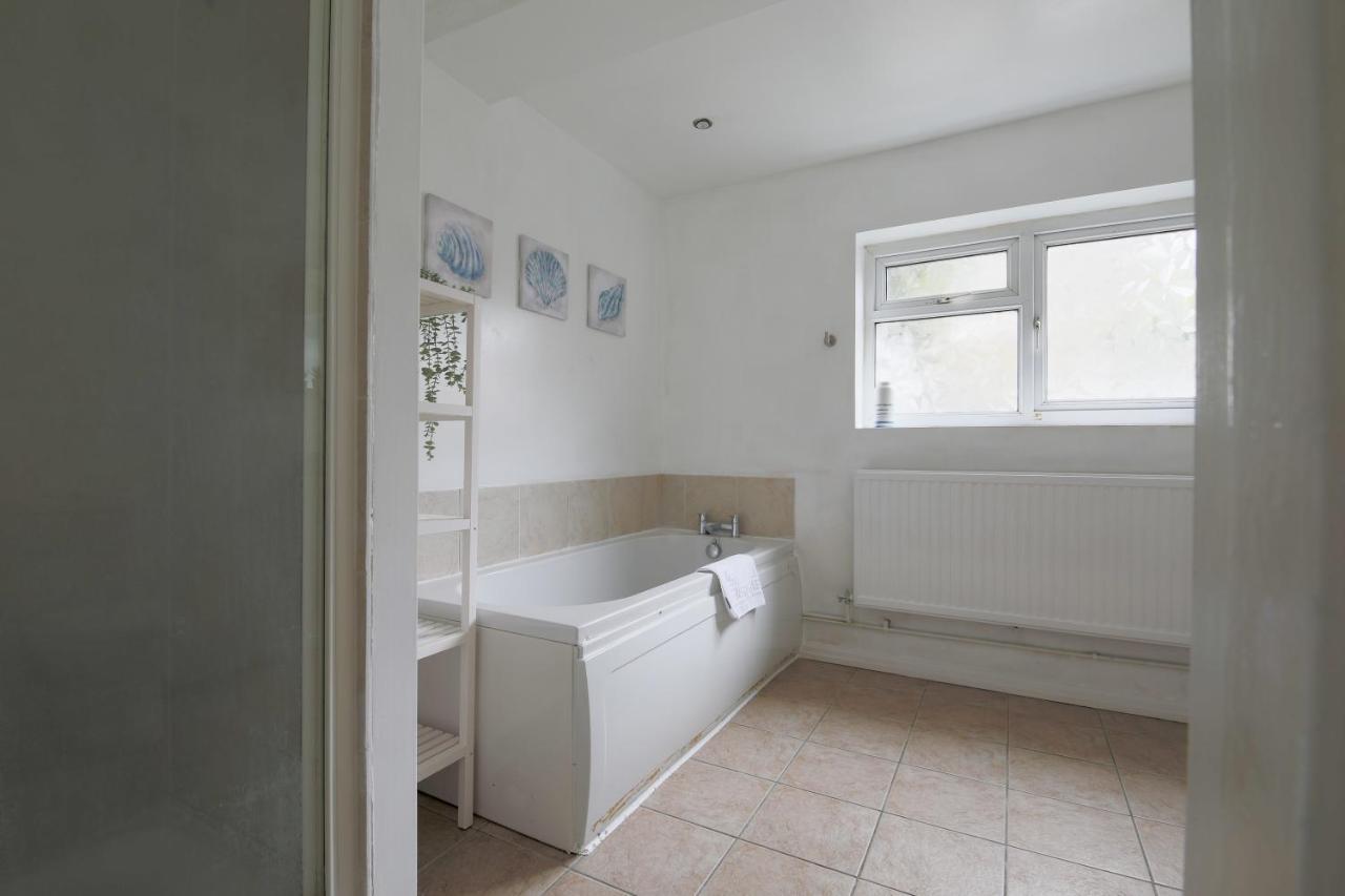 Spacious 4 Bedroom House- Walking Distance To City Centre & Great Backyard Cardiff Exterior foto
