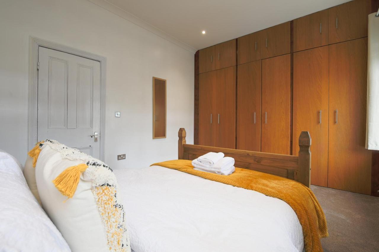 Spacious 4 Bedroom House- Walking Distance To City Centre & Great Backyard Cardiff Exterior foto
