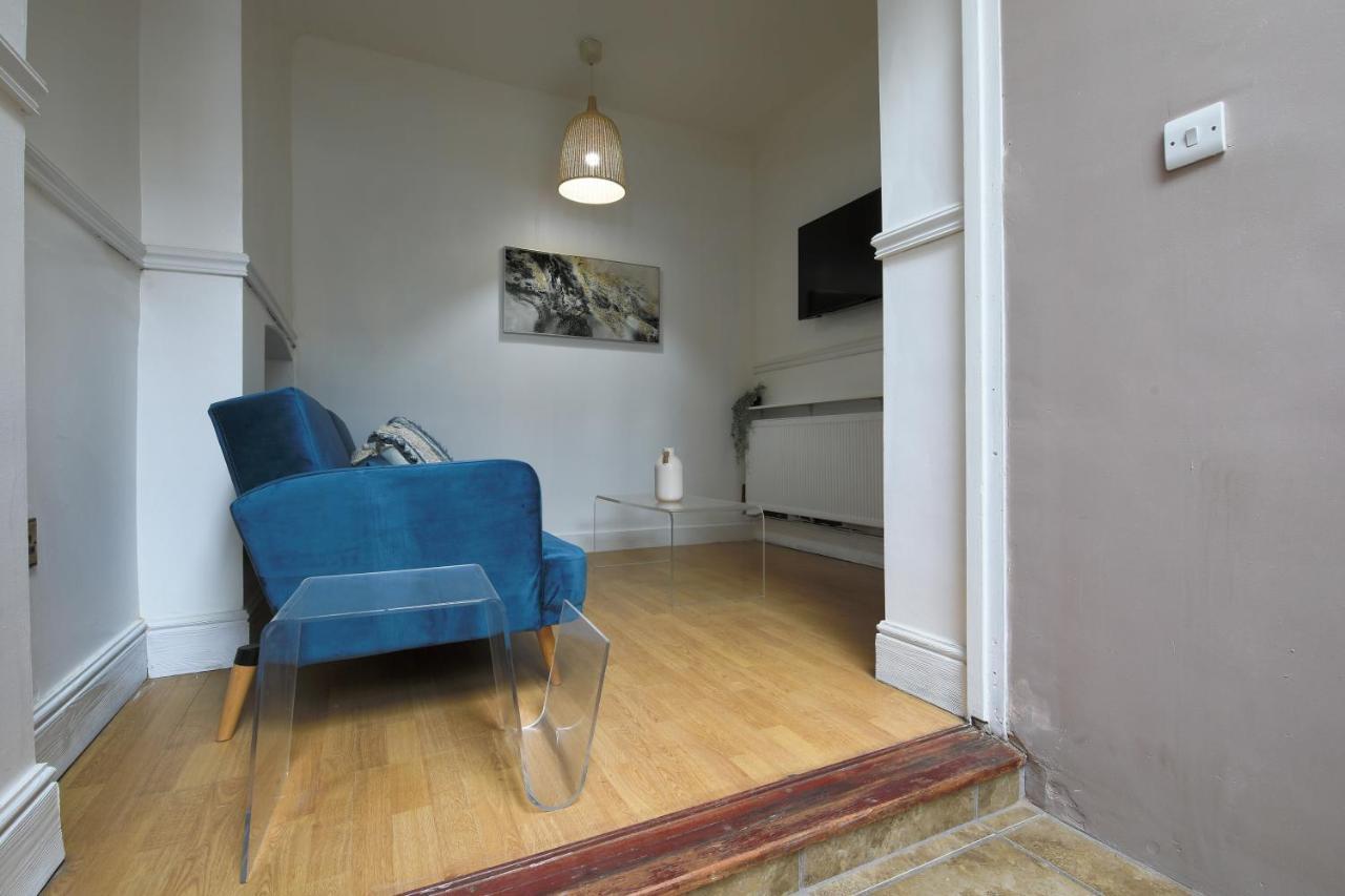 Spacious 4 Bedroom House- Walking Distance To City Centre & Great Backyard Cardiff Exterior foto