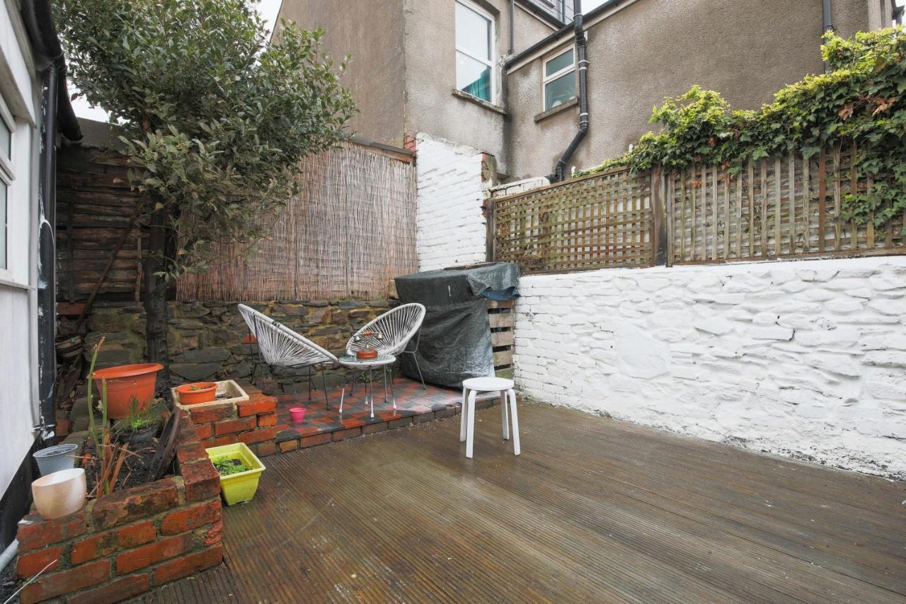 Spacious 4 Bedroom House- Walking Distance To City Centre & Great Backyard Cardiff Exterior foto