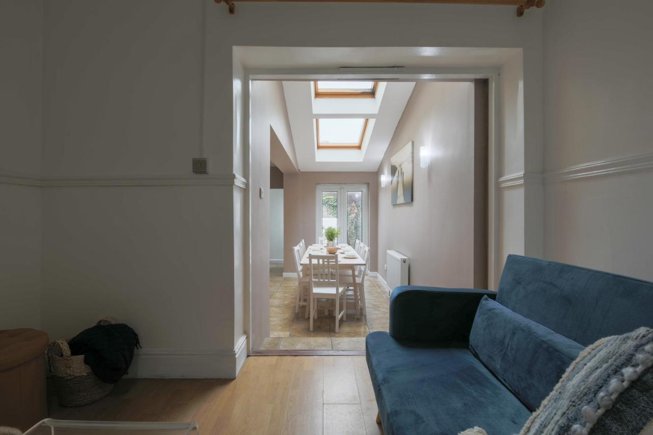 Spacious 4 Bedroom House- Walking Distance To City Centre & Great Backyard Cardiff Exterior foto