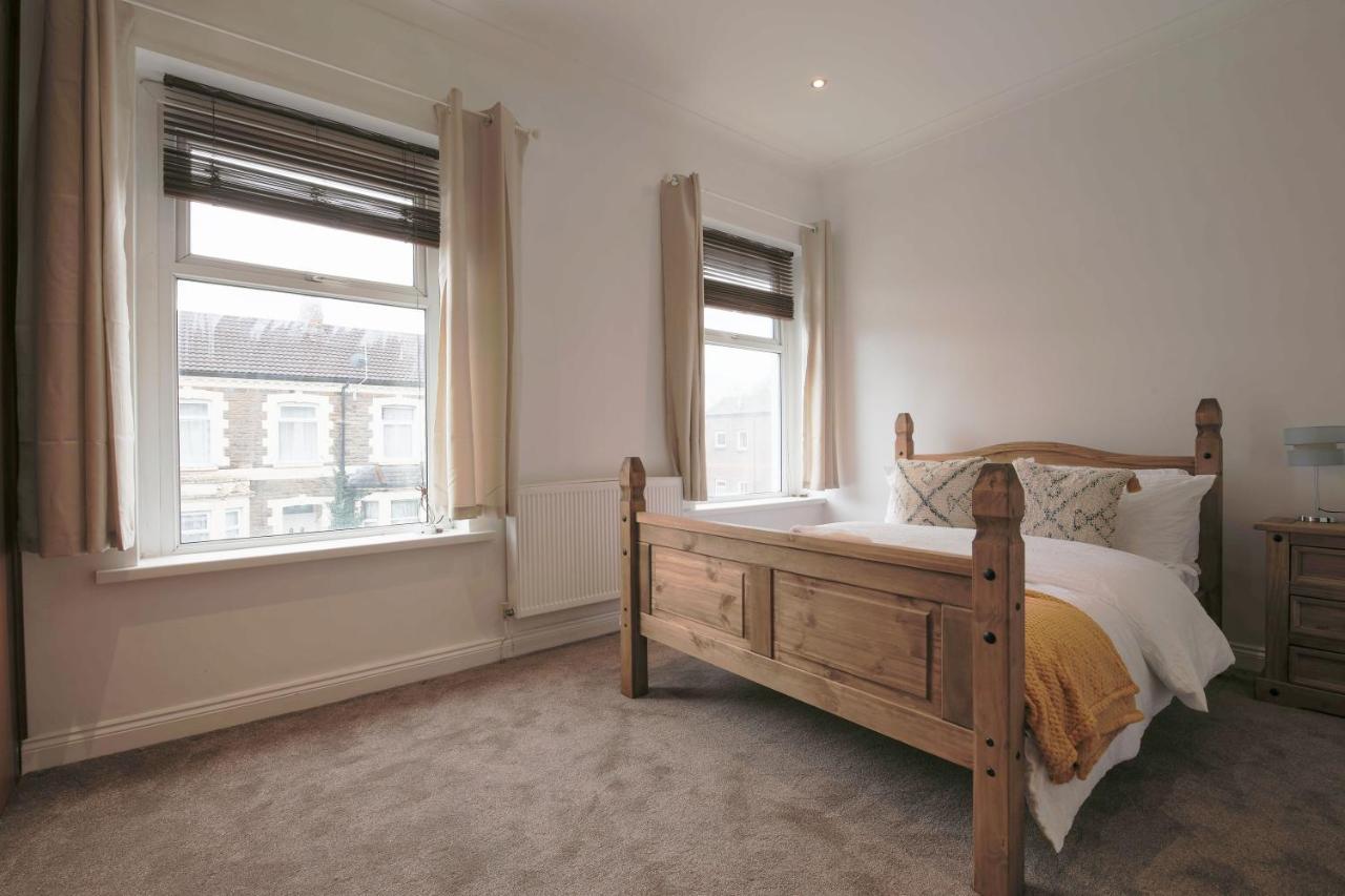 Spacious 4 Bedroom House- Walking Distance To City Centre & Great Backyard Cardiff Exterior foto