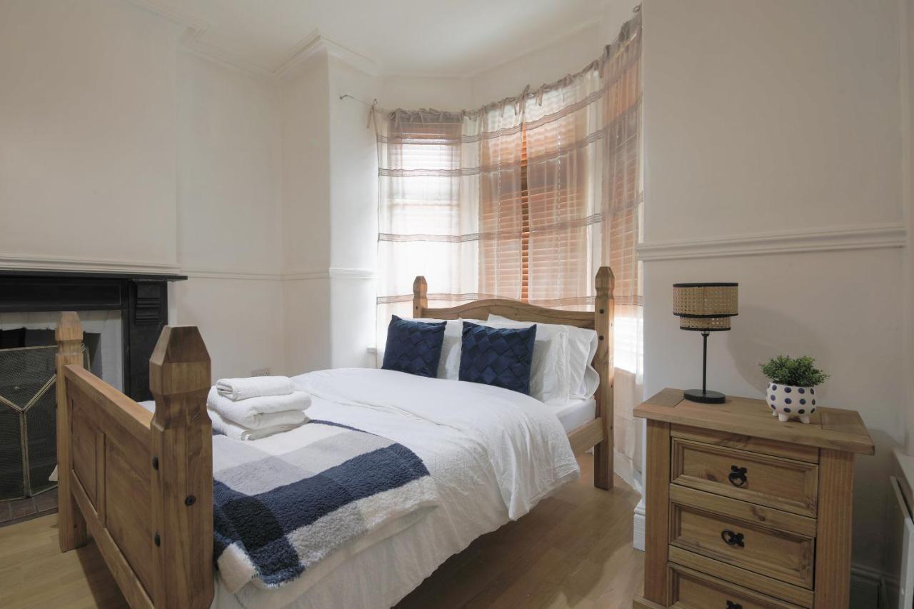 Spacious 4 Bedroom House- Walking Distance To City Centre & Great Backyard Cardiff Exterior foto
