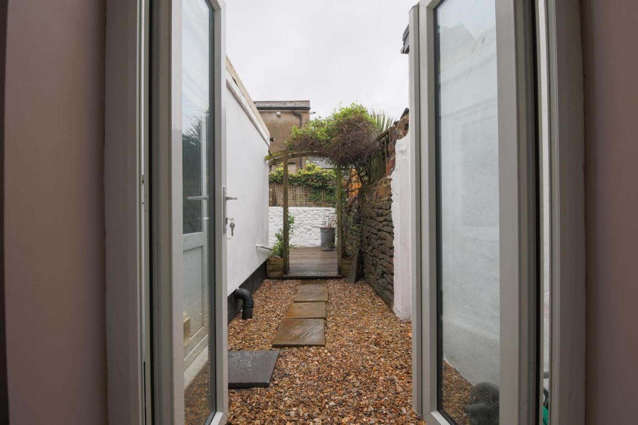 Spacious 4 Bedroom House- Walking Distance To City Centre & Great Backyard Cardiff Exterior foto