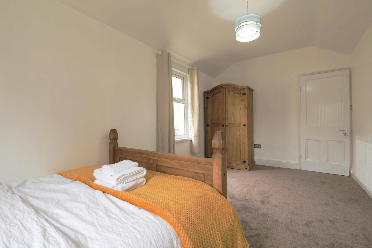 Spacious 4 Bedroom House- Walking Distance To City Centre & Great Backyard Cardiff Exterior foto