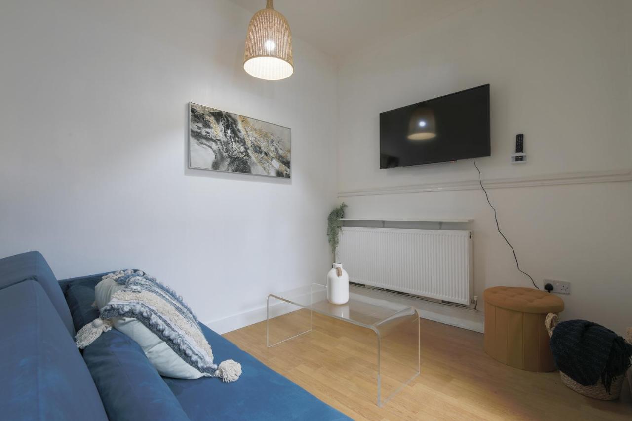 Spacious 4 Bedroom House- Walking Distance To City Centre & Great Backyard Cardiff Exterior foto